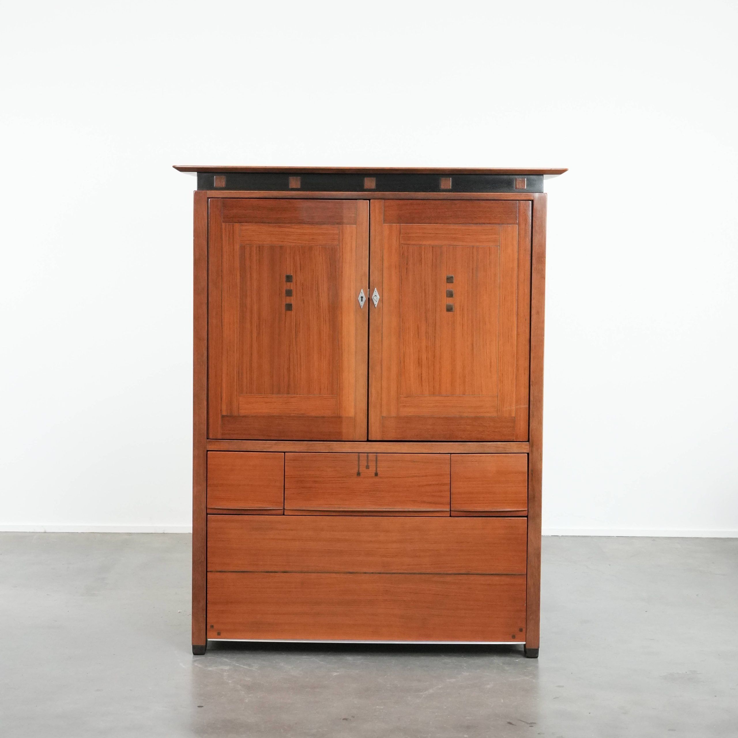 Art Deco design cabinet / audio / TV furniture with beautiful details