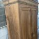 Armoire en noyer brut