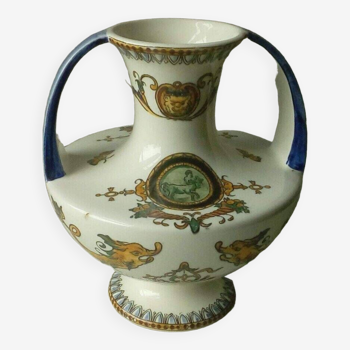 Vase en faience de gien decor renaissance