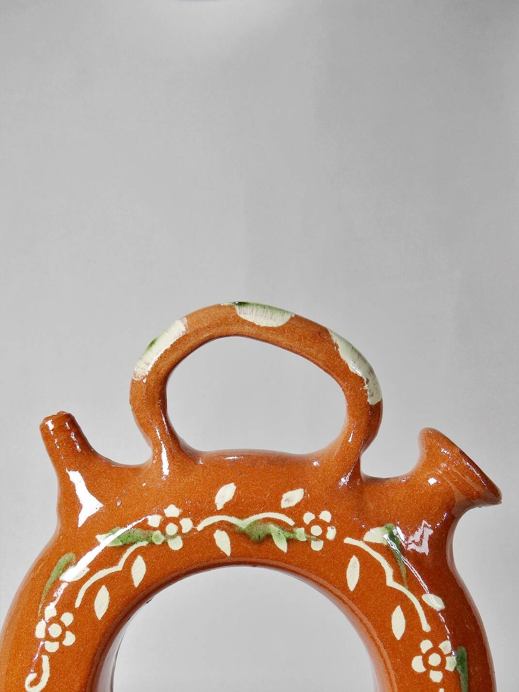 Circular glazed terracotta gargoulette