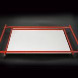 Plateau de service moderne des années 1960 en métal rouge avec cadre en miroir
