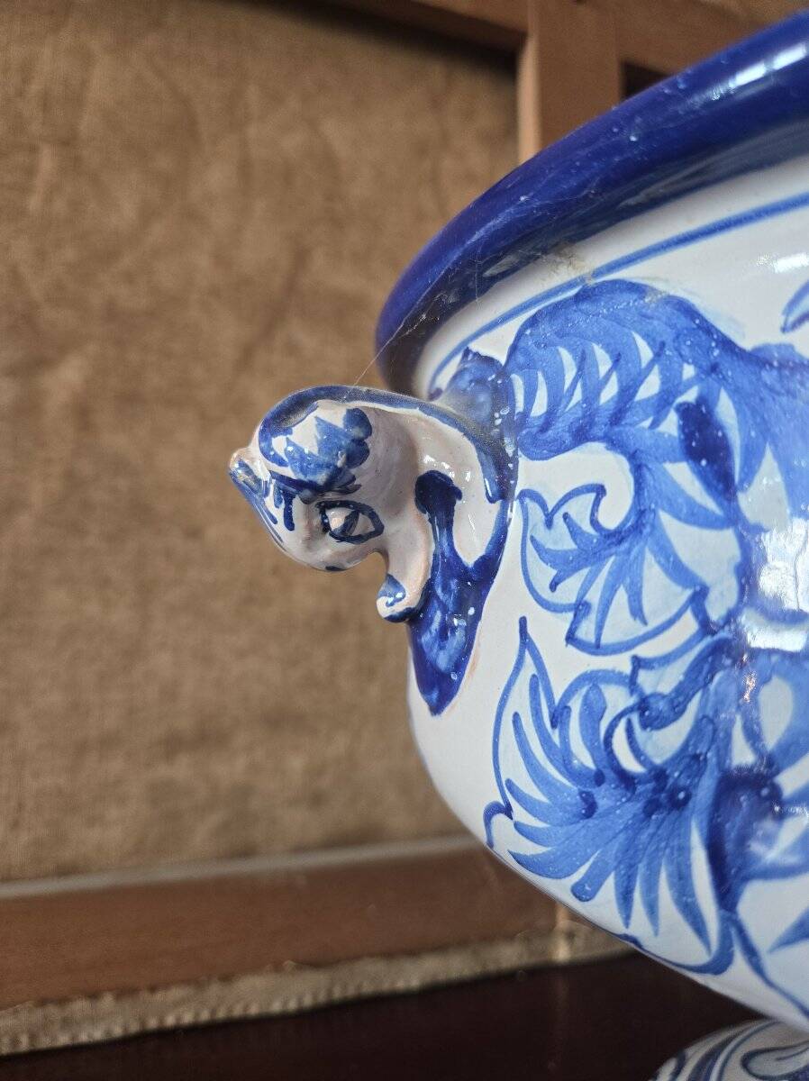 Antoine Montagnon in Nevers: footed bowl in porcelain with blue decoration.