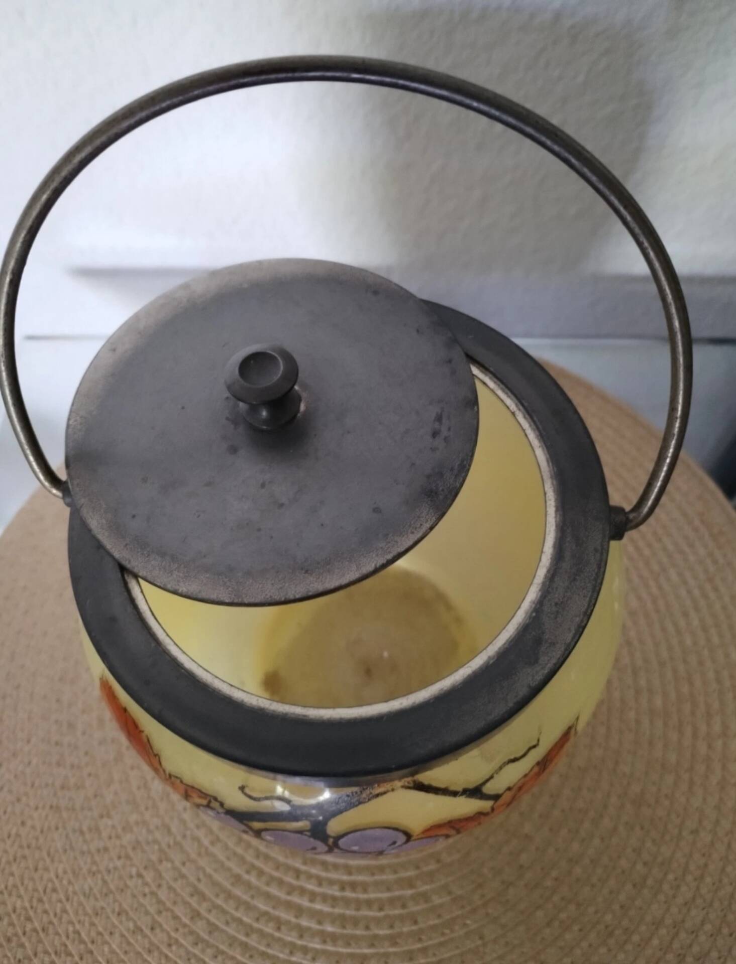 Seau à biscuits en verre émaillé signé JEM (École Legras)