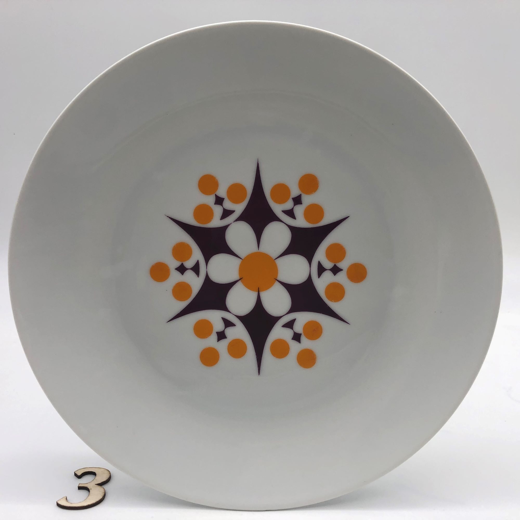 6 assiettes plates en porcelaine de bohème, 1970s, TK Thun -Tchécoslovaquie