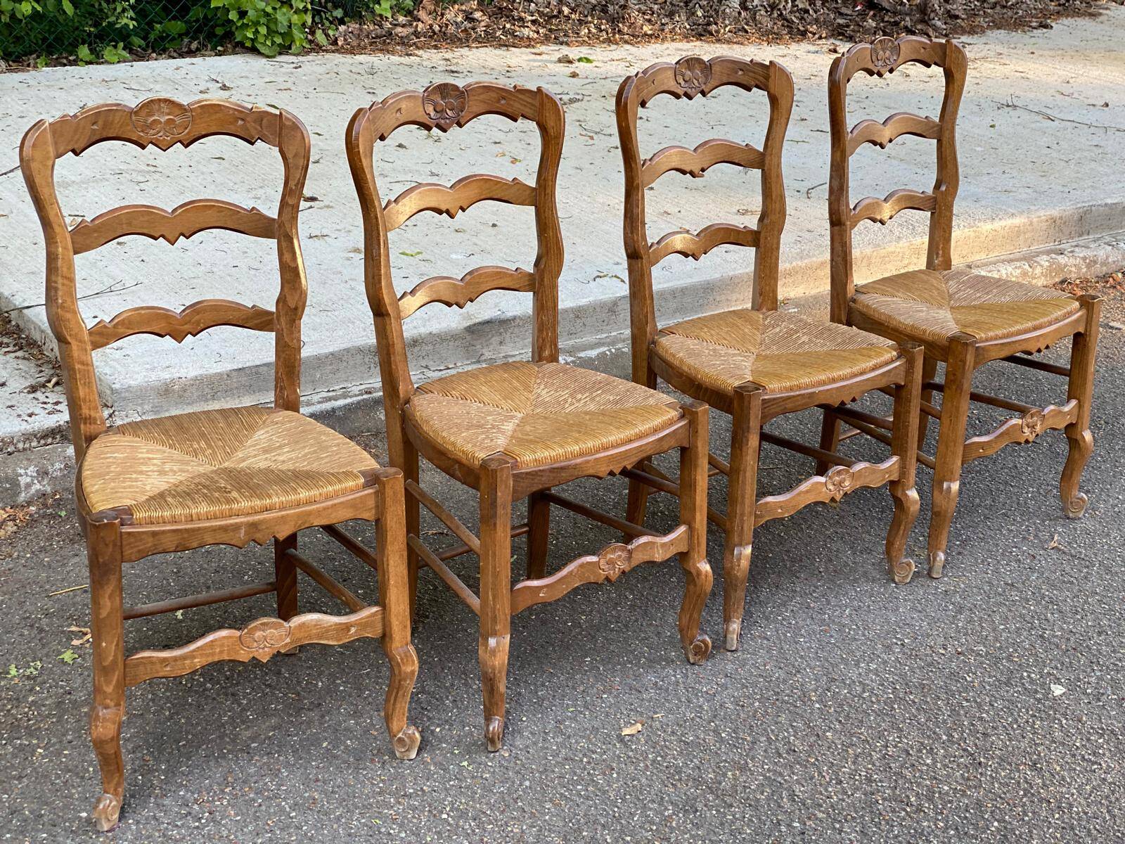 4 Louis XV chairs in solid blond oak and straw wood with shell sculptures