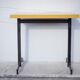 Table de bistrot en fer et formica jaune