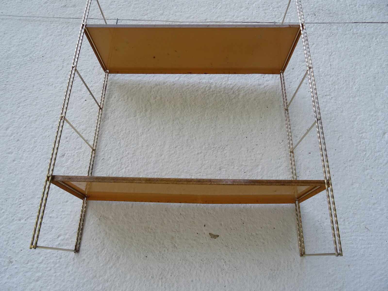 Modular wall shelf string