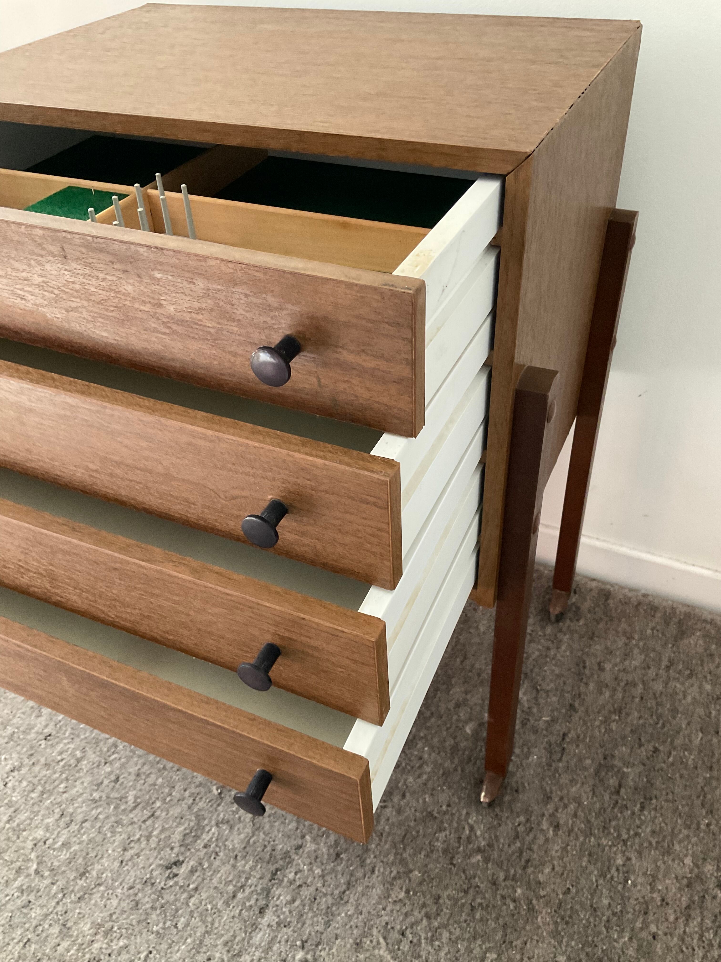 Meuble de métier vintage sur roulettes années 60-70