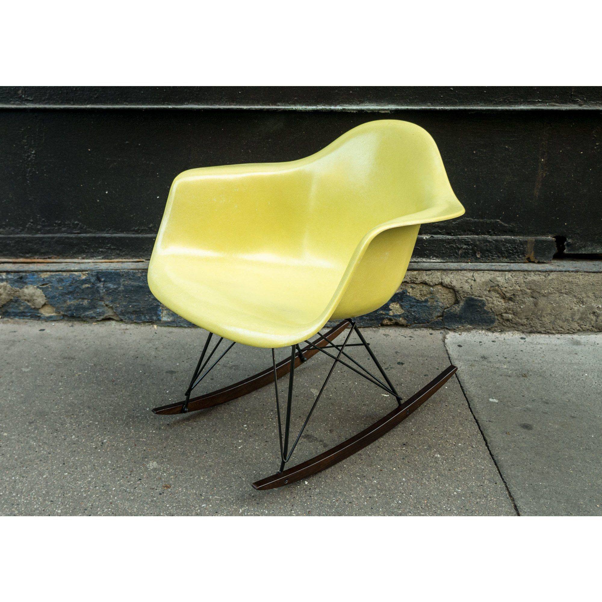 Rocking chair Lemon Yellow by Charles & Ray Eames - Herman Miller-1970
