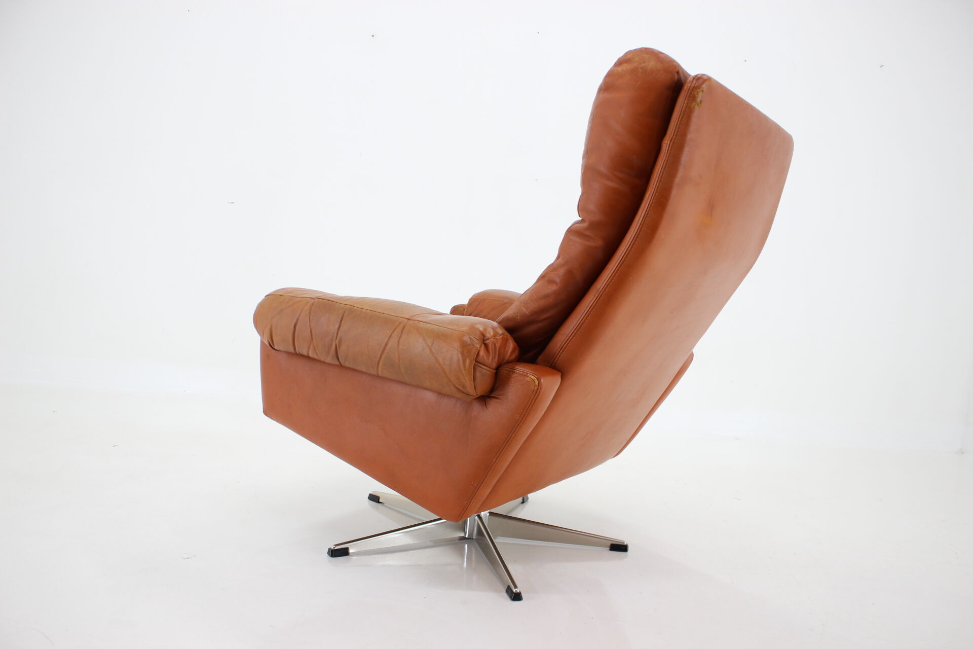 1970s leather swivel armchair by Nili Stoppmobler, Denmark