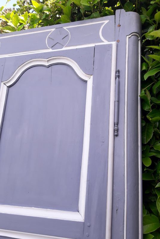 Lyon's 18th-18th-painted walnut façade rechampi