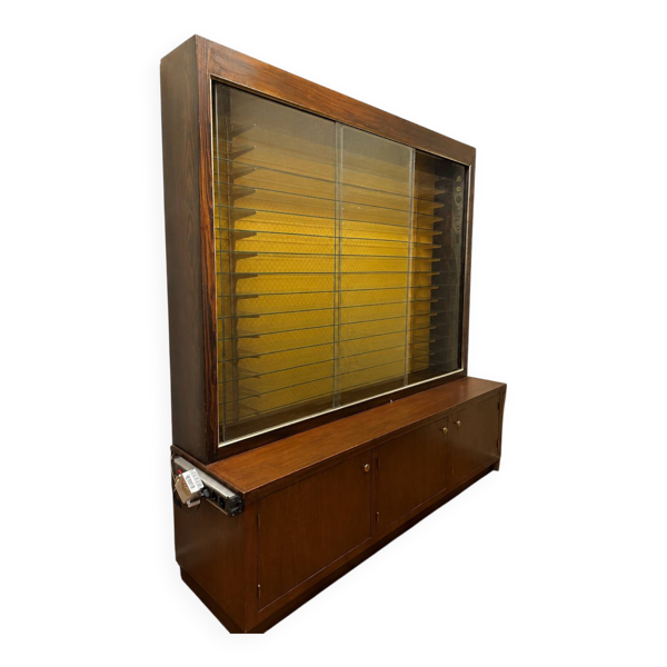Vitrine vintage en bois et verre, 15 étagères, fond doré