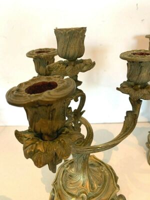 Paire de bougeoirs en bronze ciselé Style louis XV XX siècle