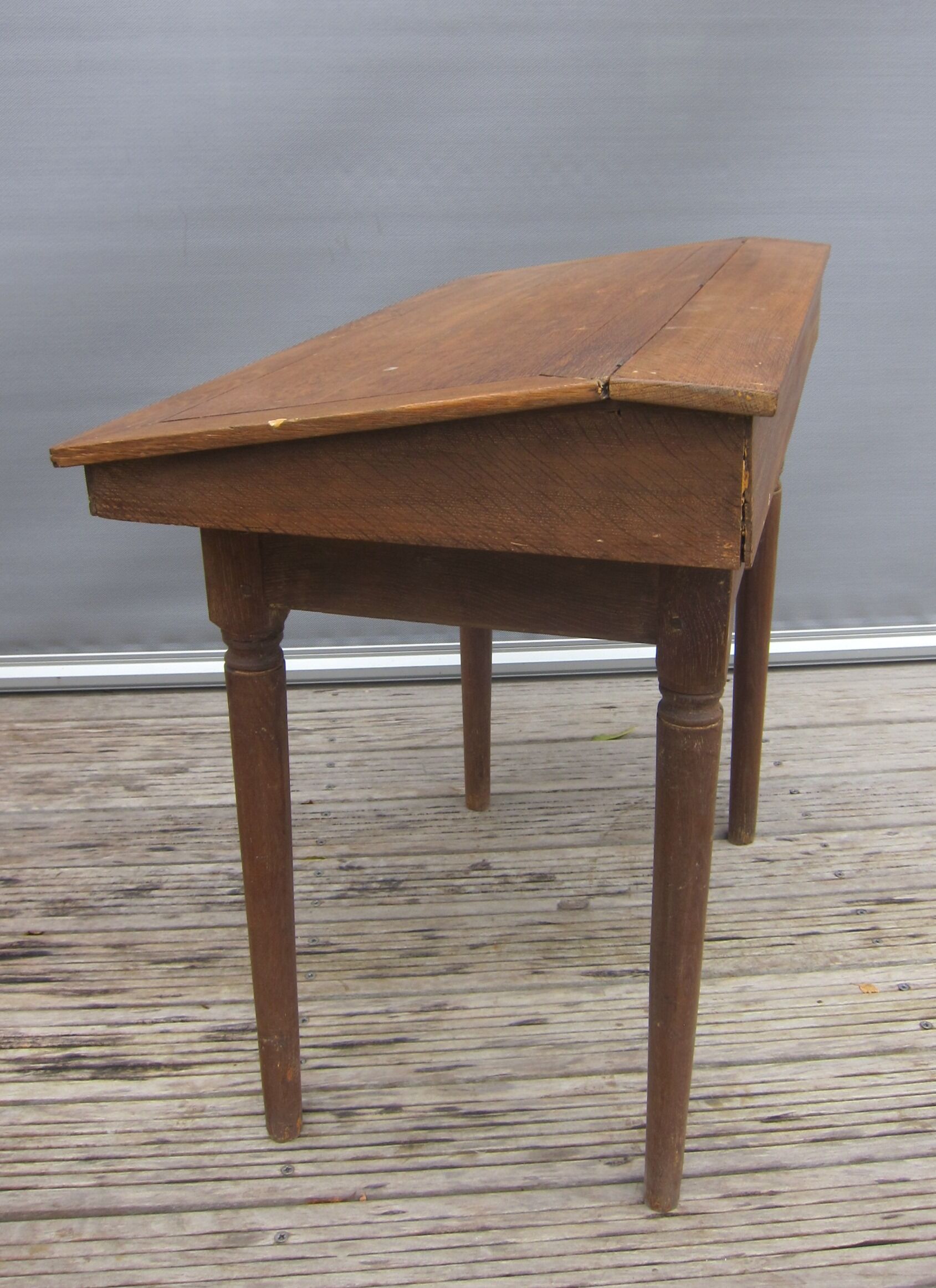 Desk in oak