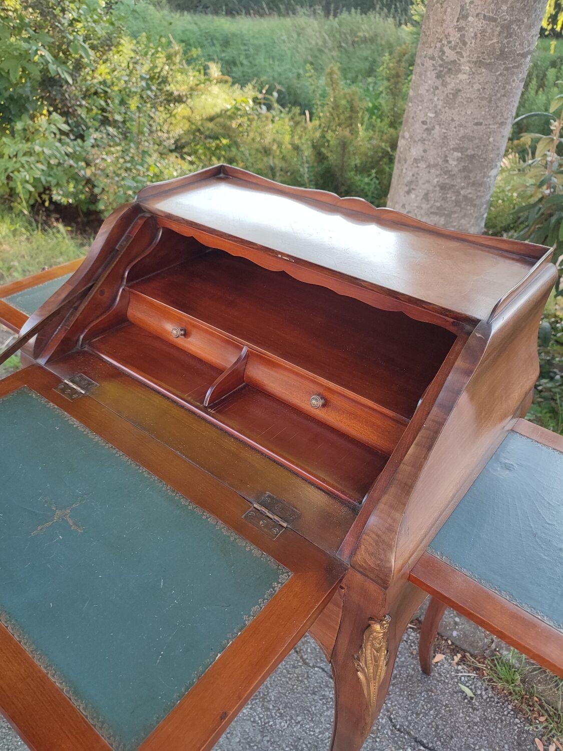 Slope office, speed bump secretary