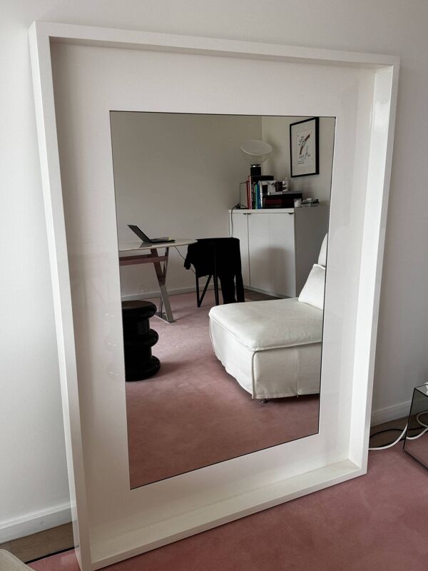 Grand miroir architectural India Mahdavi