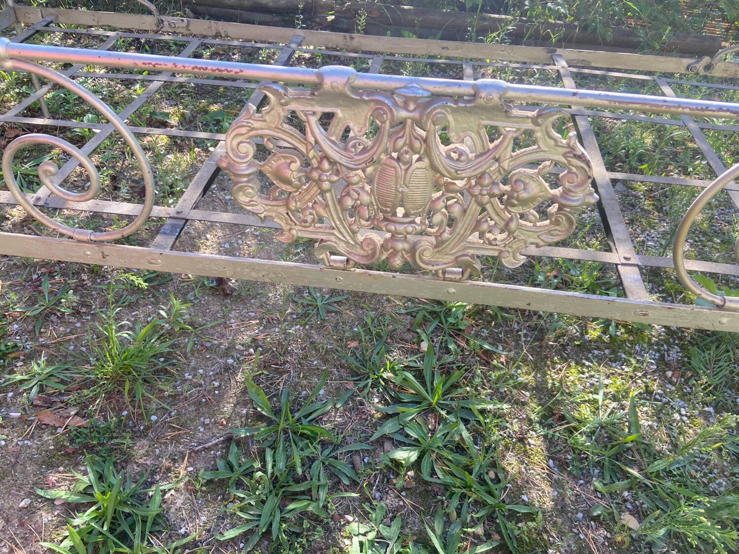 Foldable wrought iron bed from the late 19th century.