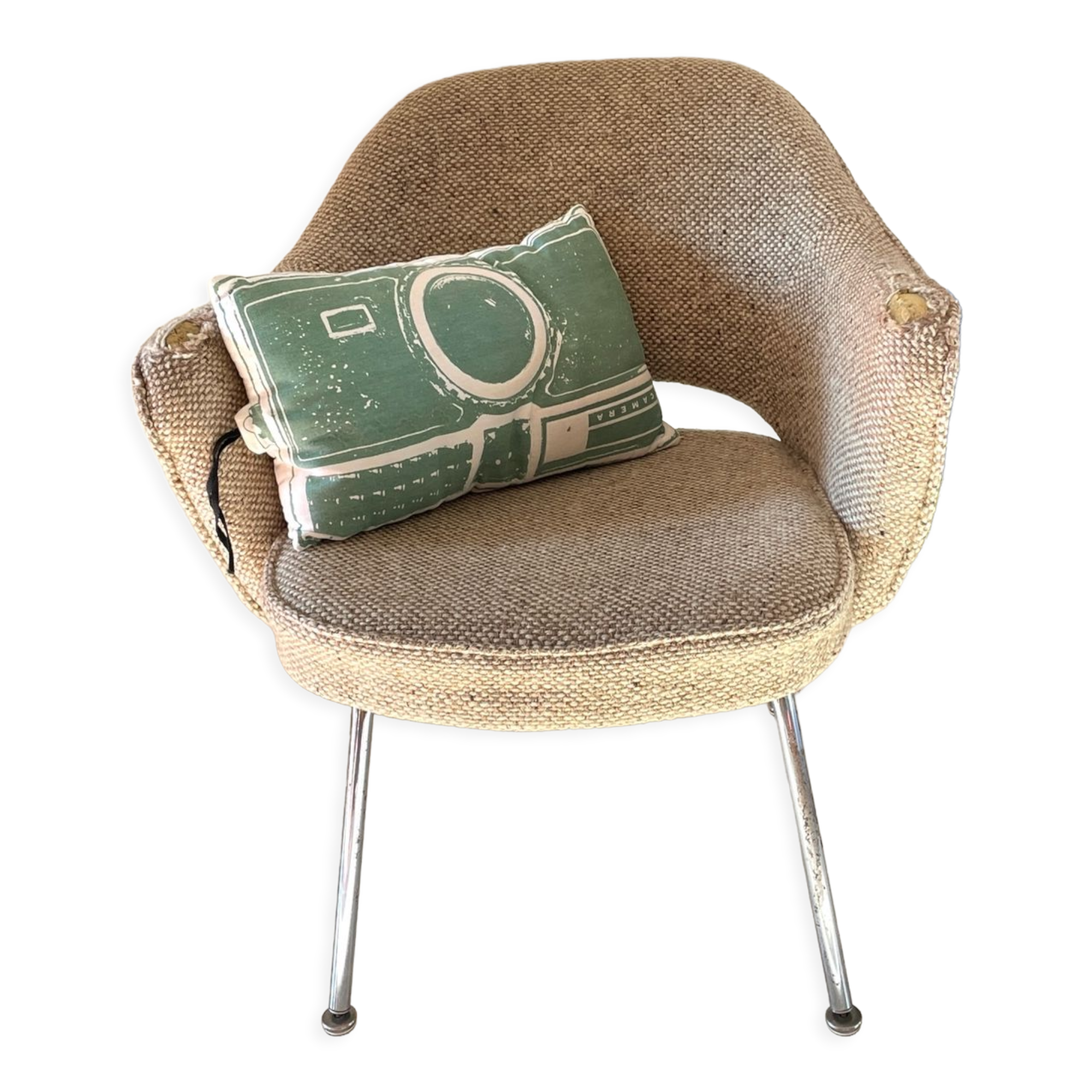 Armchair conference by Eero Saarienen for knoll 70s