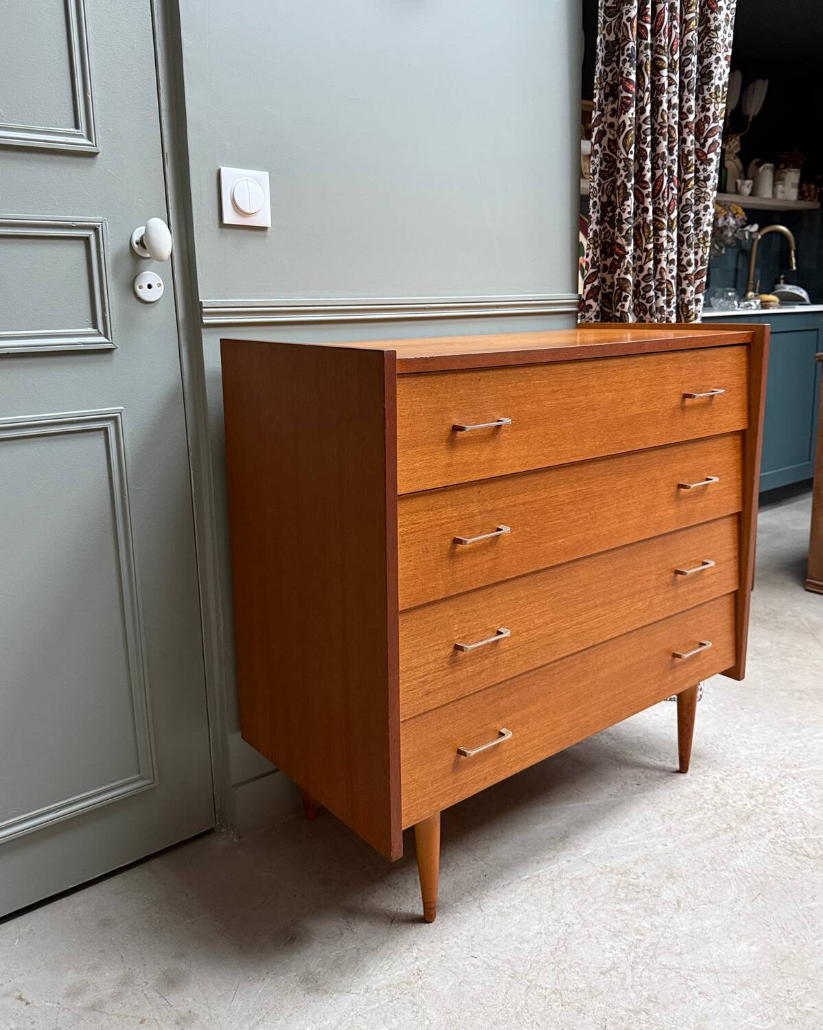 Vintage oak chest of drawers