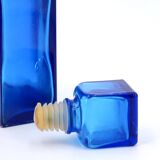 Carafe rectangulaire bleue en verre, années 60