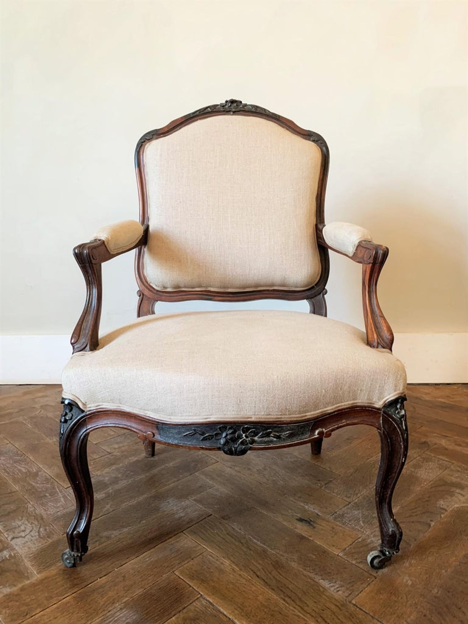 Fauteuil à la reine, style Louis XV, XIXème siècle