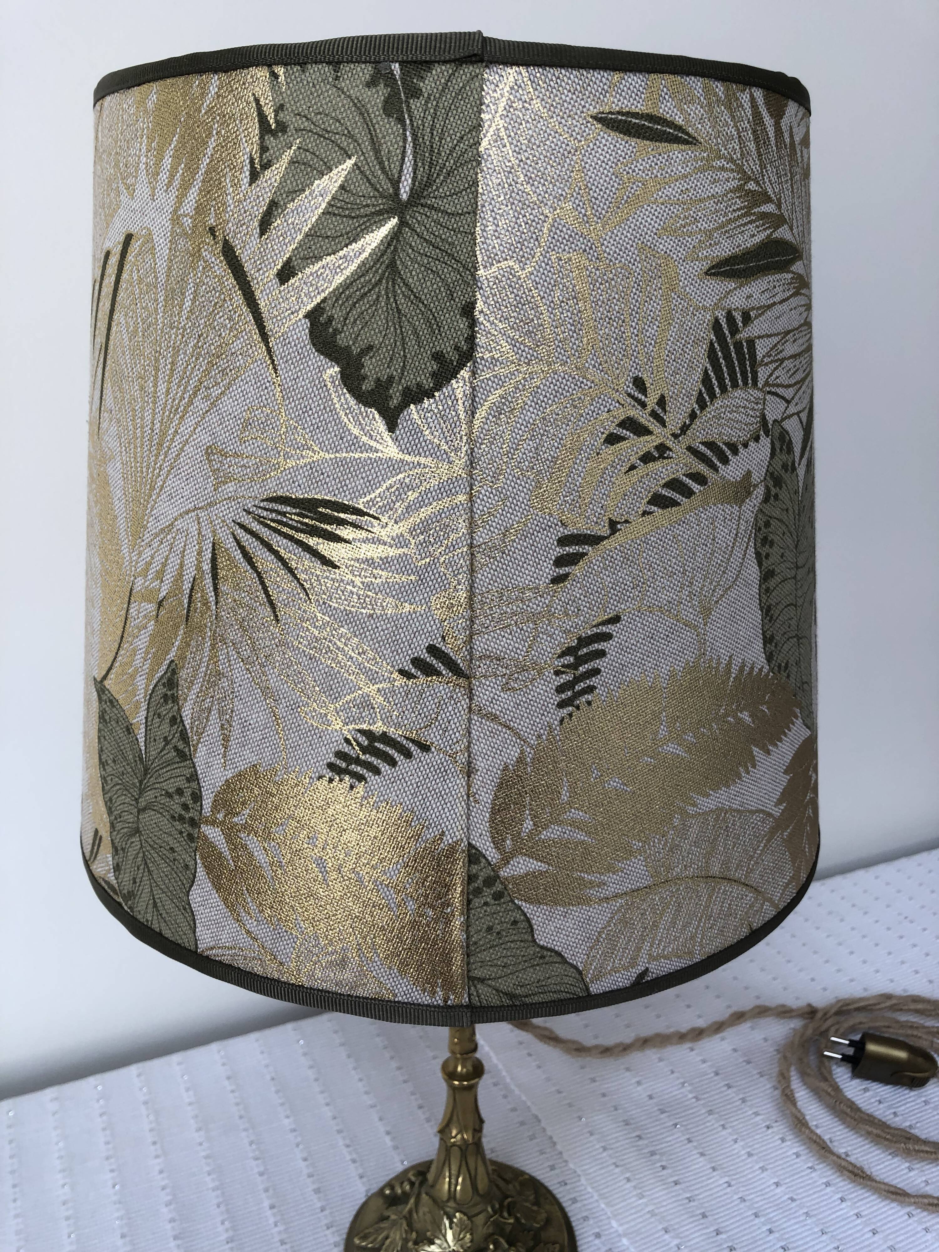 Brass foot table lamp