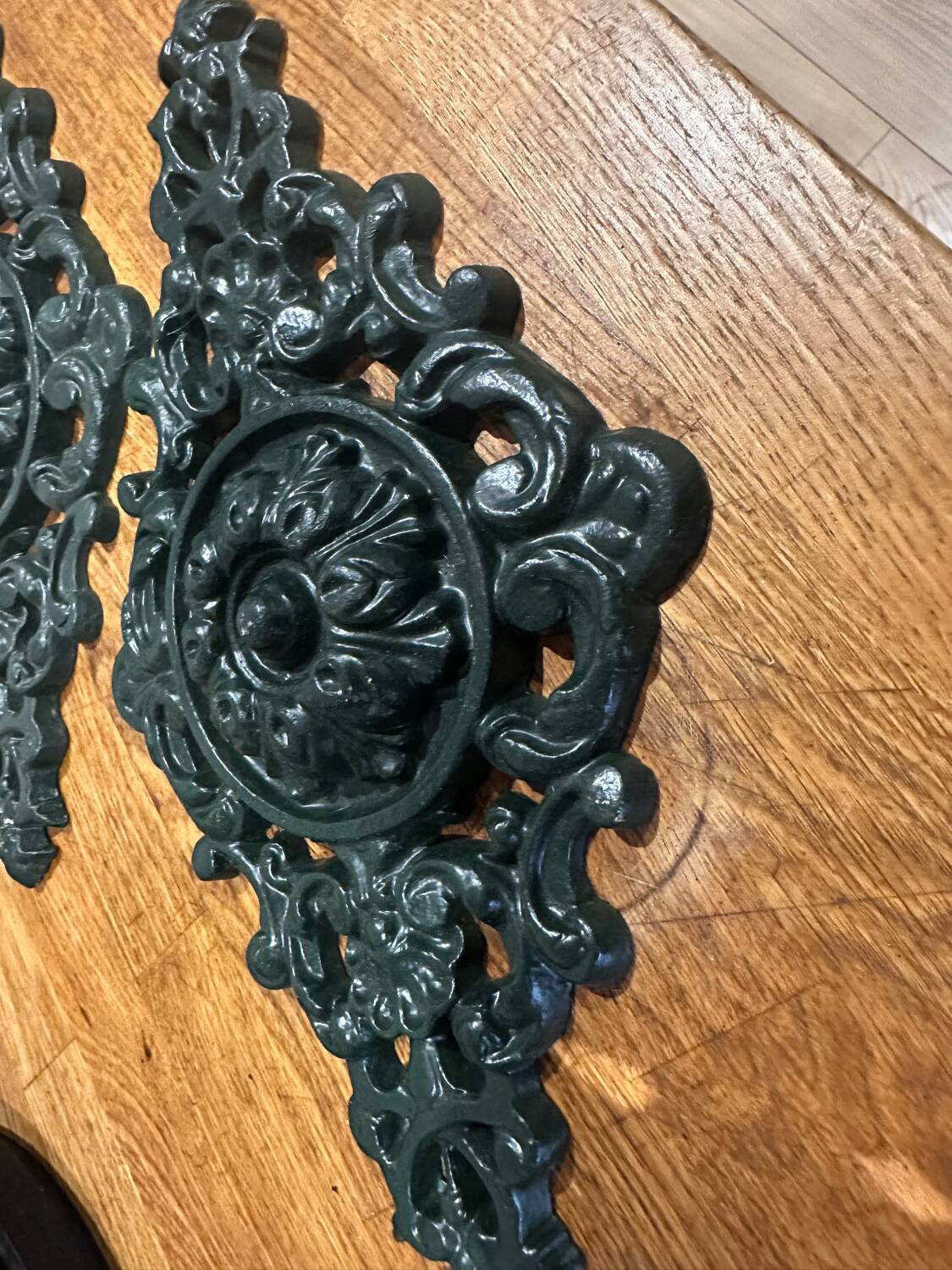 Set of 2 decorative cast iron rosettes
