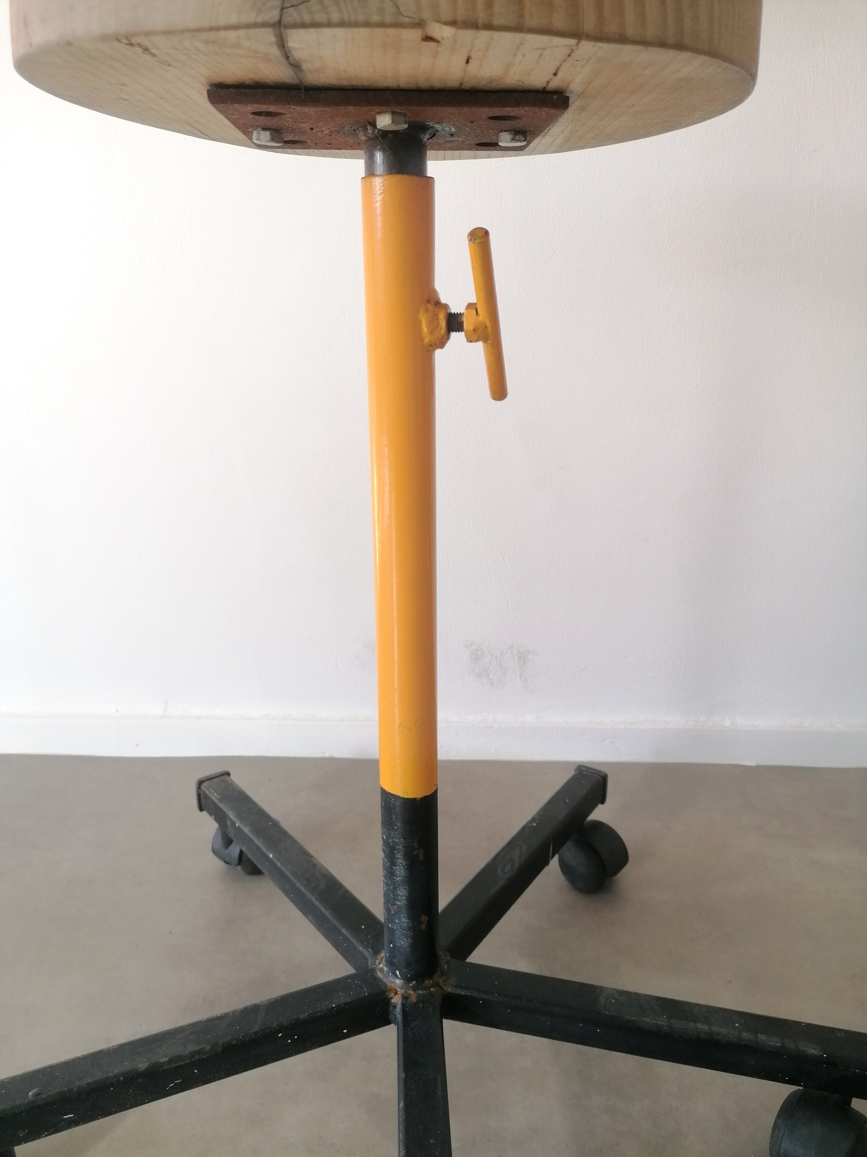 Former workshop stool - Wood and metal - Workers' manufacturing - On wheels - 1980