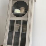 Showcase with bevelled glasses