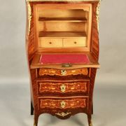 Secrétaire de dame marqueté galbé de style Louis XV