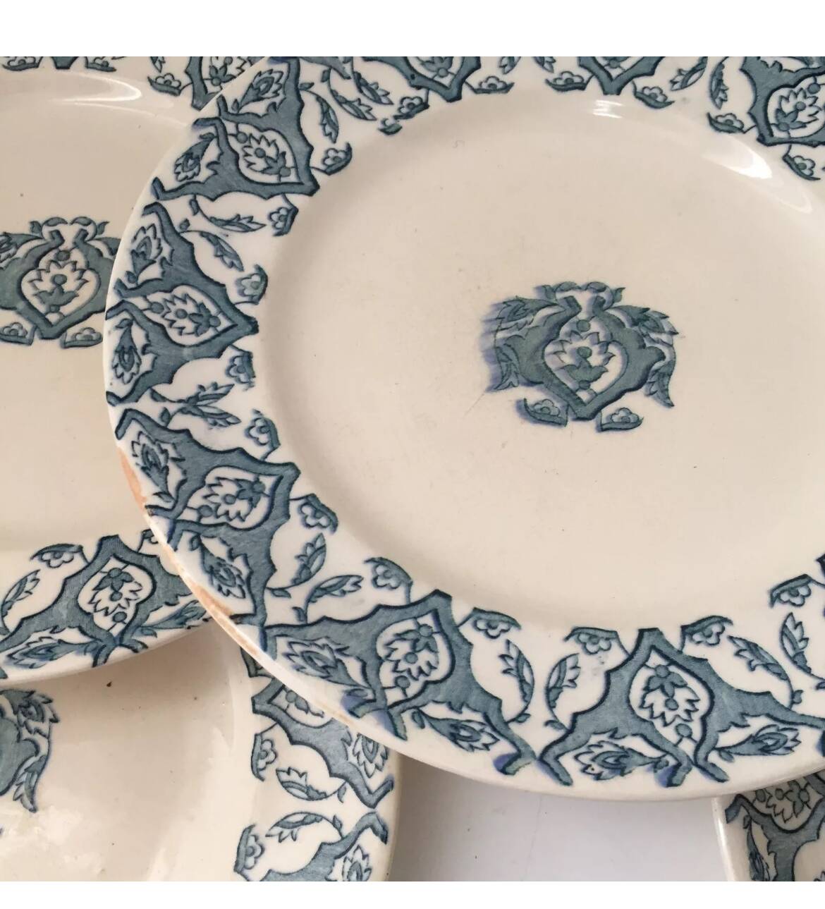 Ensemble de 7 assiettes Terre de Fer Rhodes Longwy XIX