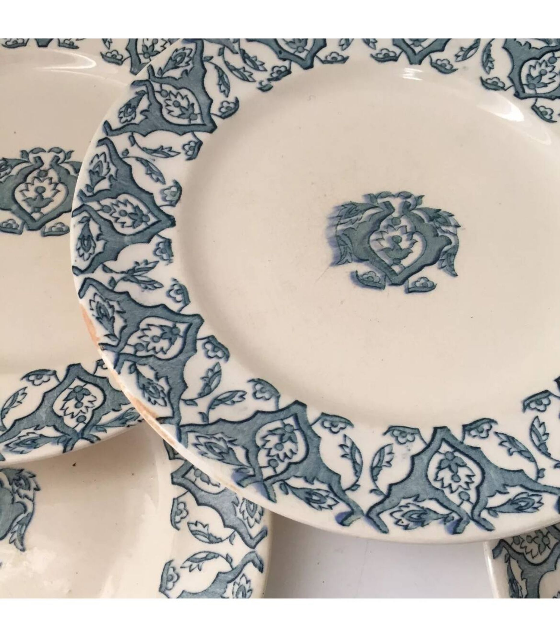 Ensemble de 7 assiettes Terre de Fer Rhodes Longwy XIX
