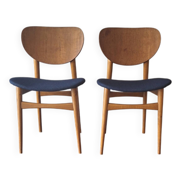 Paire de chaises de salle à manger en teck avec des housses bleu marine, Danemark années 1960.