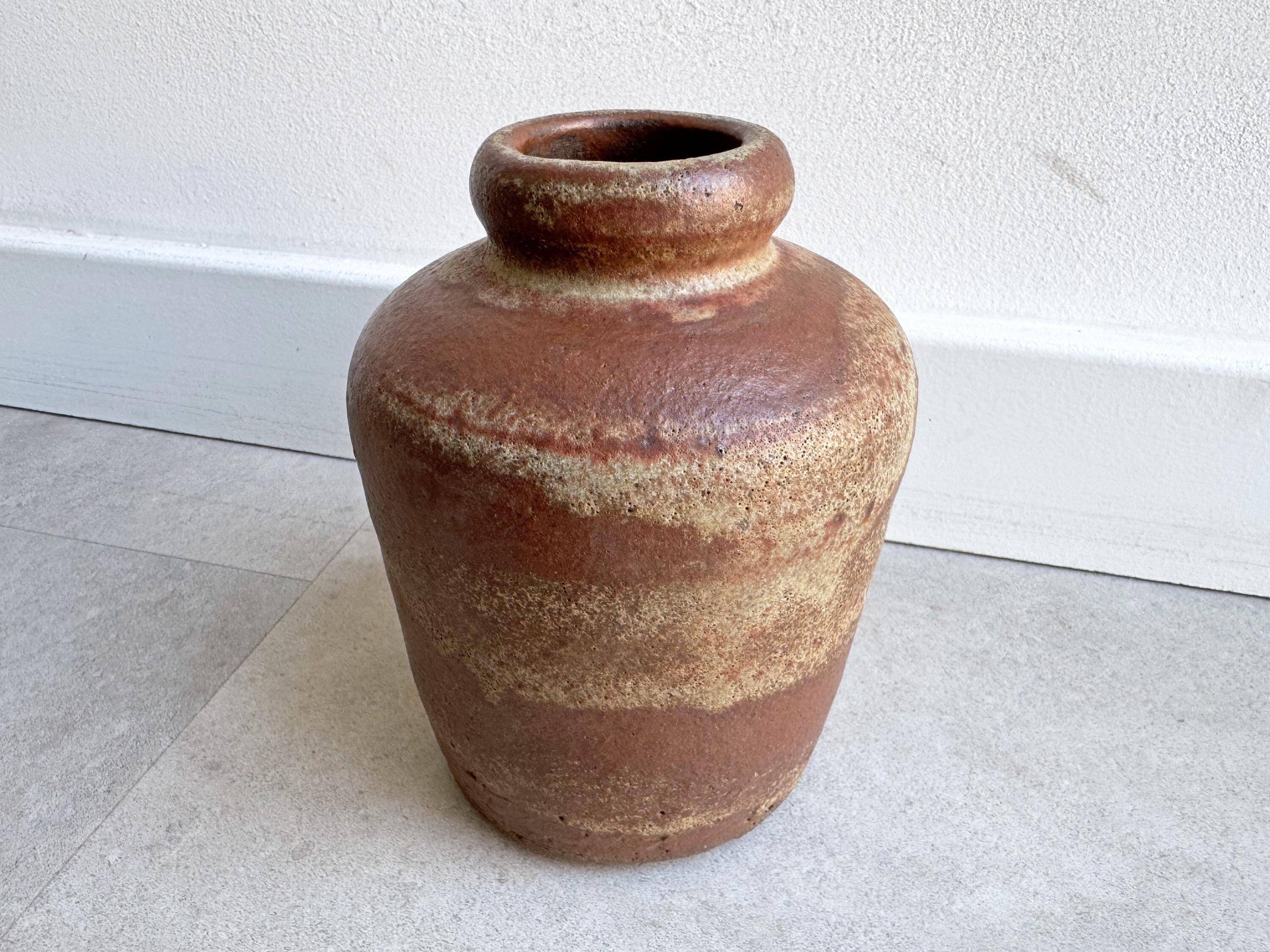 Petit vase en céramique vintage.