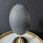 Oeuf d'Émeu, Socle Laiton et Marbre Noir (Début XXè) H : 21 cm | Curiosité