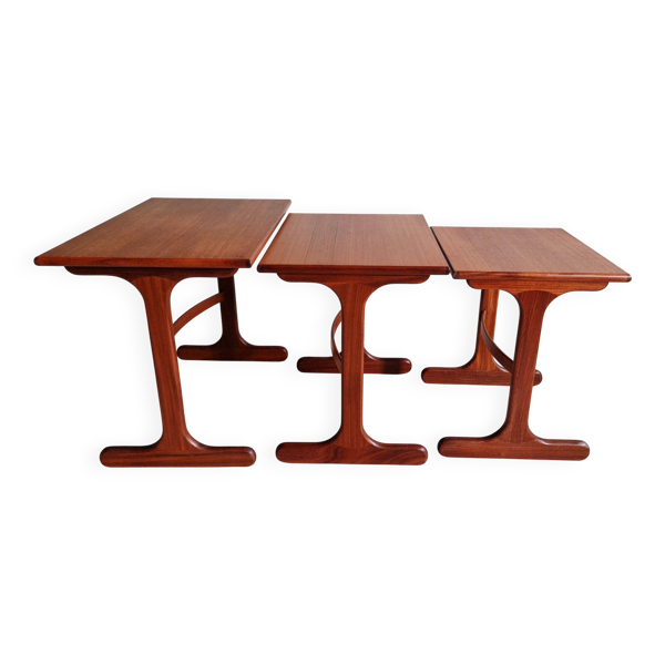 Ensemble de 3 tables gigognes en teck G-plan, années 1960