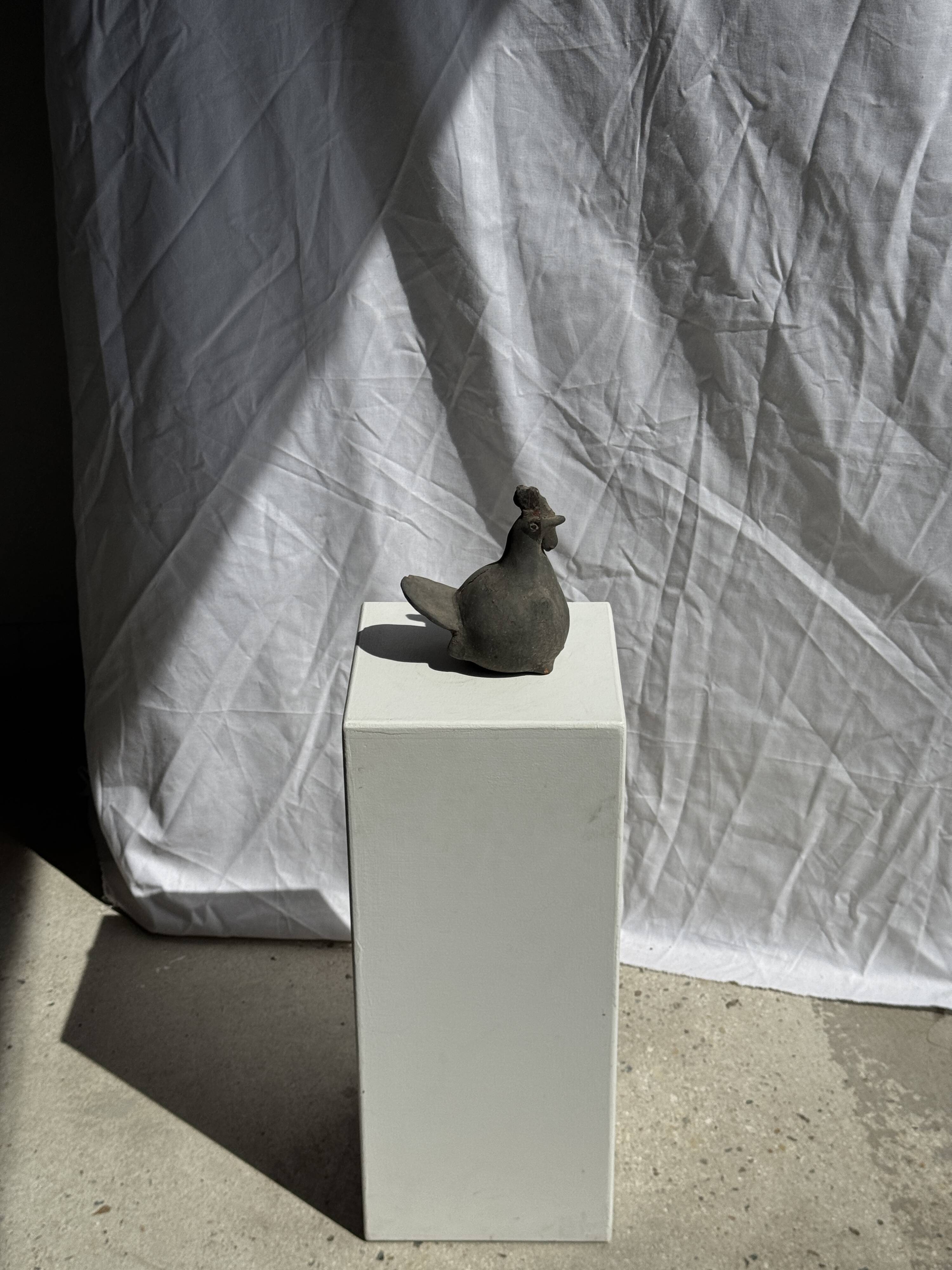 Petite poule en terre cuite, travail artisanal indonésien ancien H18