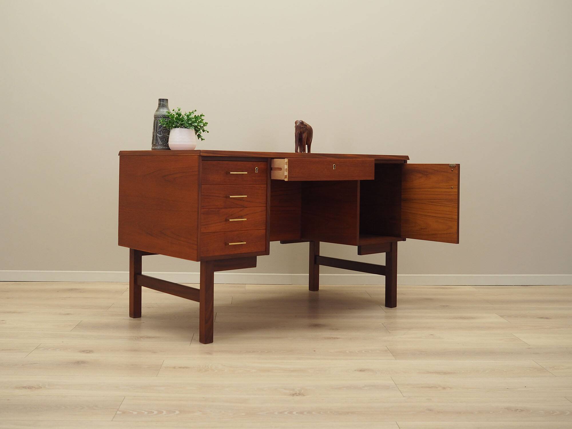 Teak desk, Danish design, 1970s, production: Denmark
