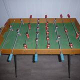 Pretty baby-foot child brand samub vintage year 60 in very good condition seen in years. bars slide very well.  all the colors are original.  with the goals 1.05 width 54cm top length 78cm