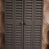Dark grey wooden trompe l'oeil shutter mirror 1990 / wall decoration object Shutter-style mirror