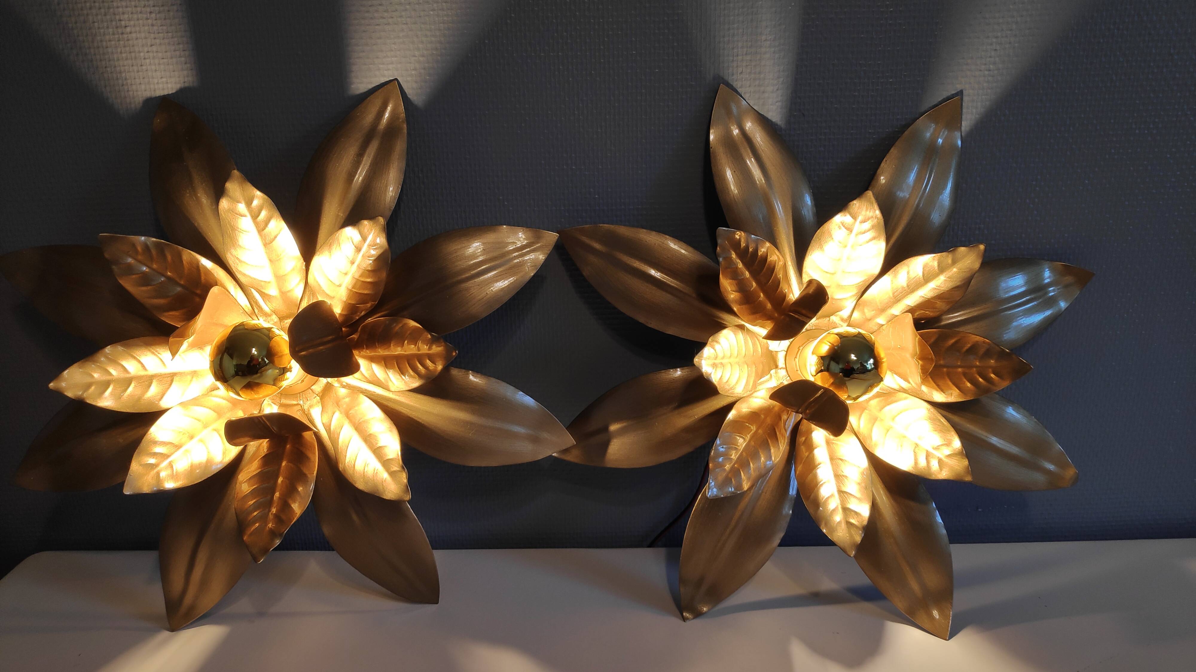 Wall light gold metal sheets