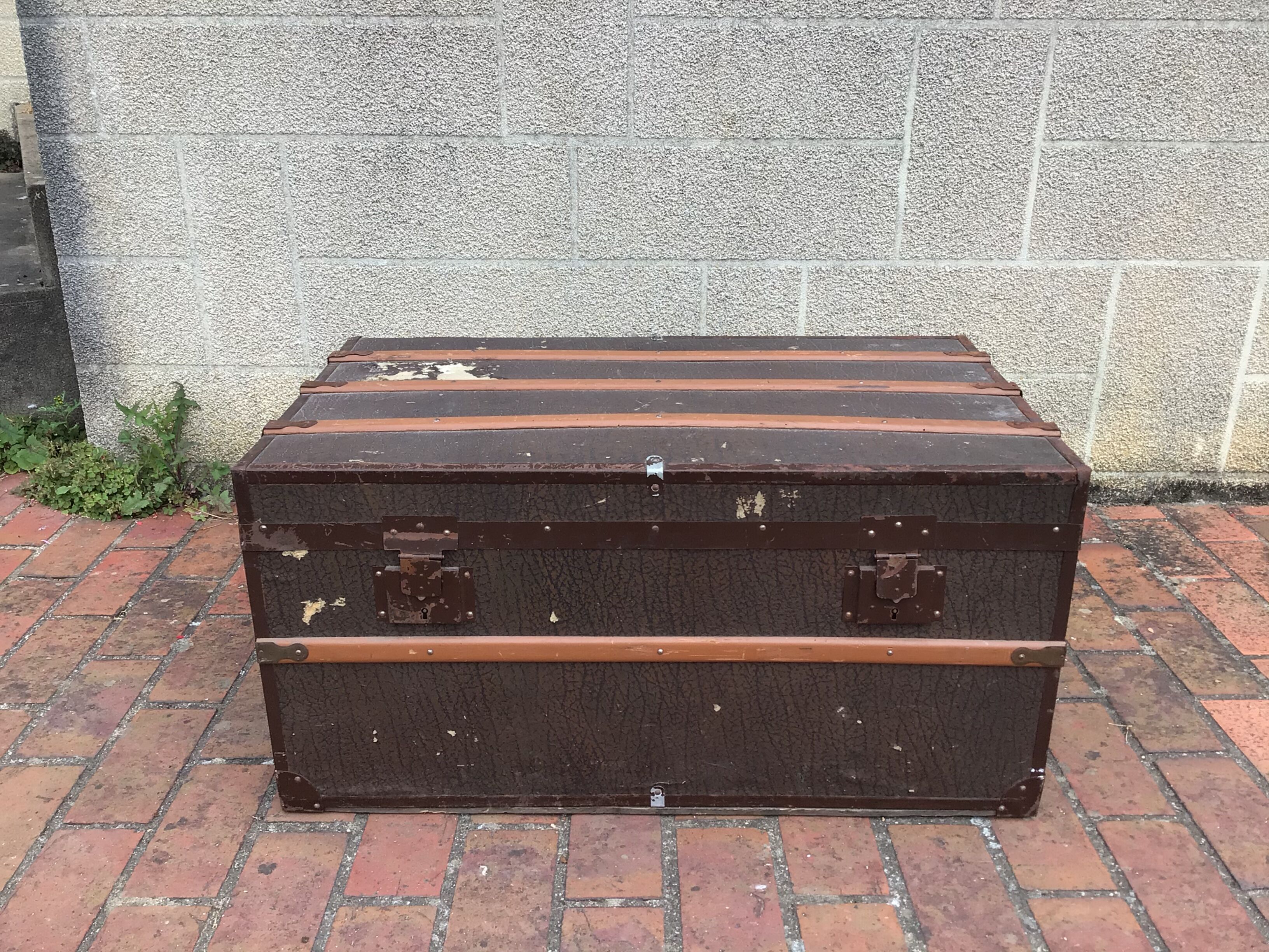 Trunk old wooden chest
