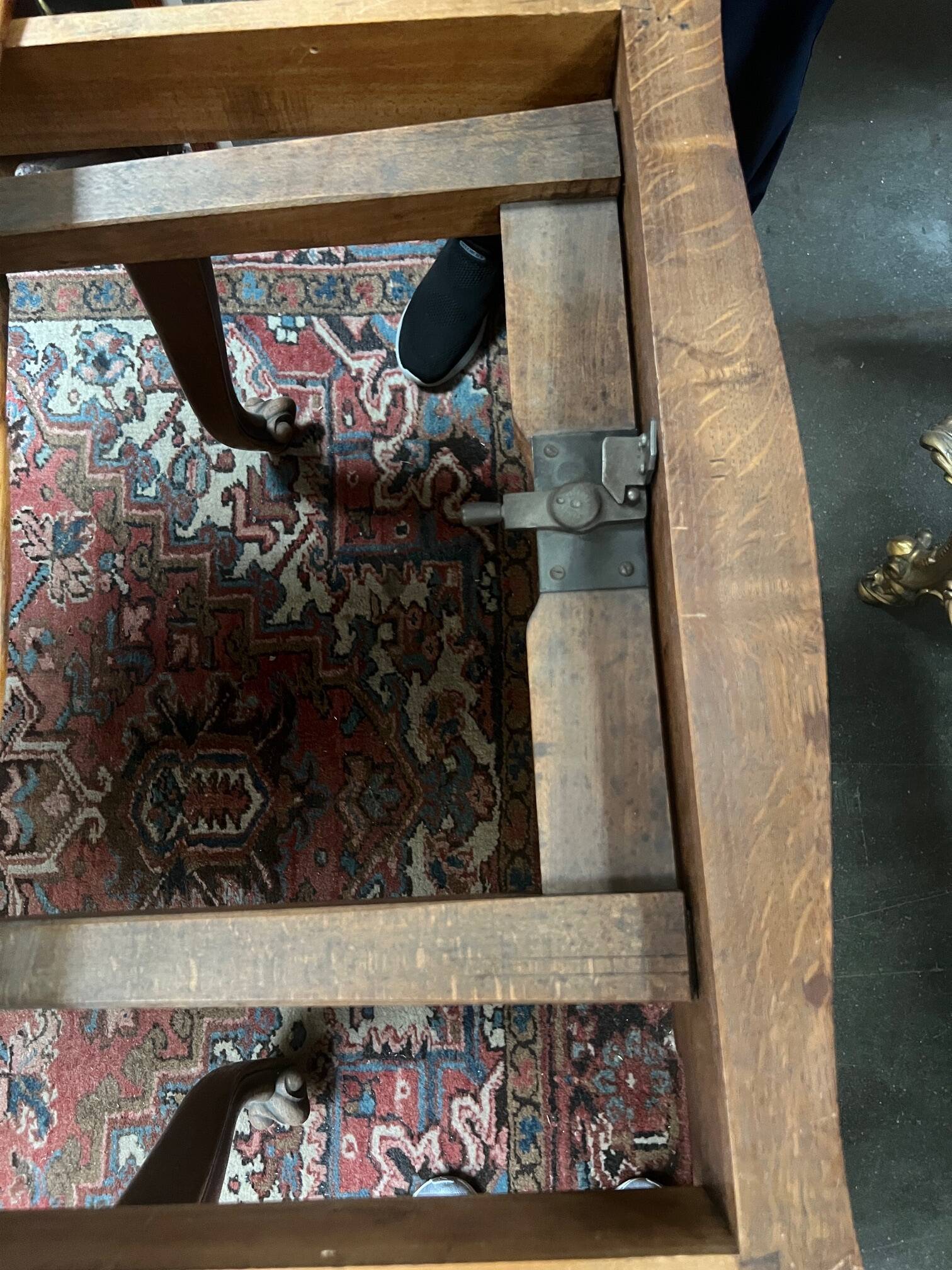 Regency dining table. Solid oak.
