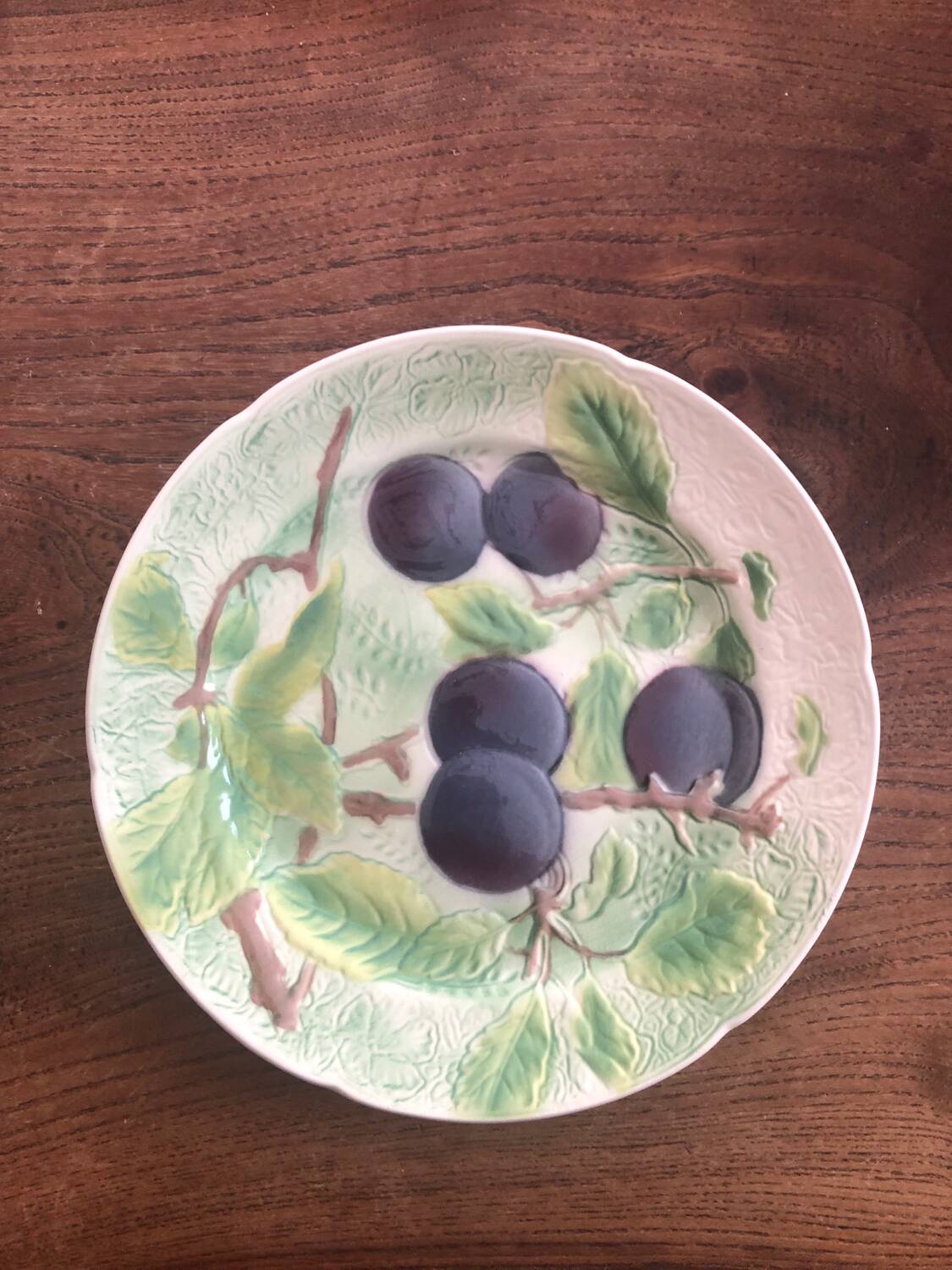 Assiette à dessert en barbotine