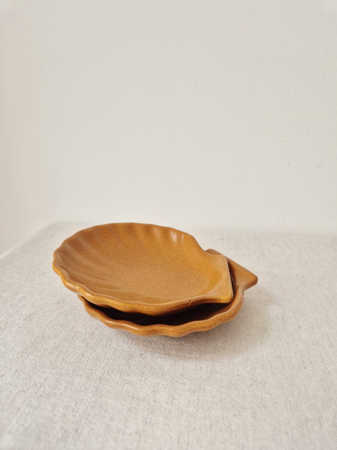 Set of 2 stoneware shells from the 60s | Made in France - Émile Henry Vintage