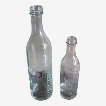 Lot 2 glass bottles graduations