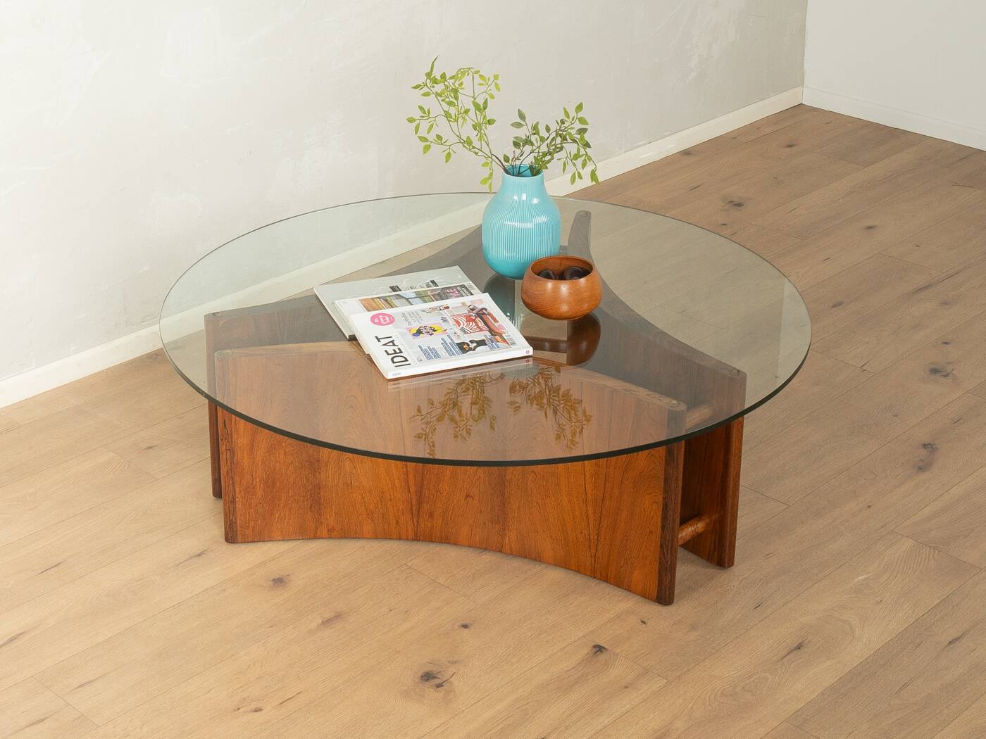 Elegant mid-century coffee table, 1970s