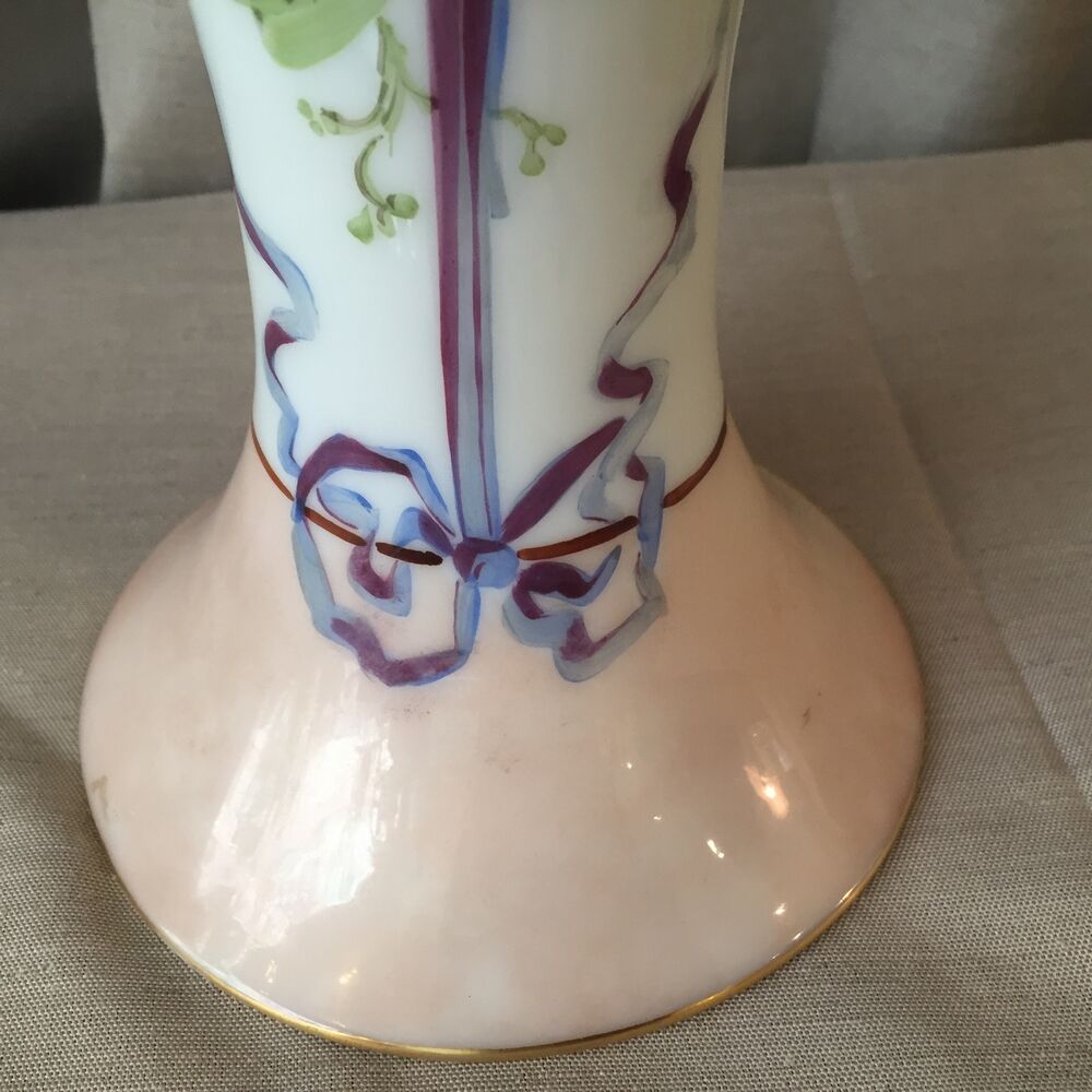 Superb vase in opaline 19th with floral decoration