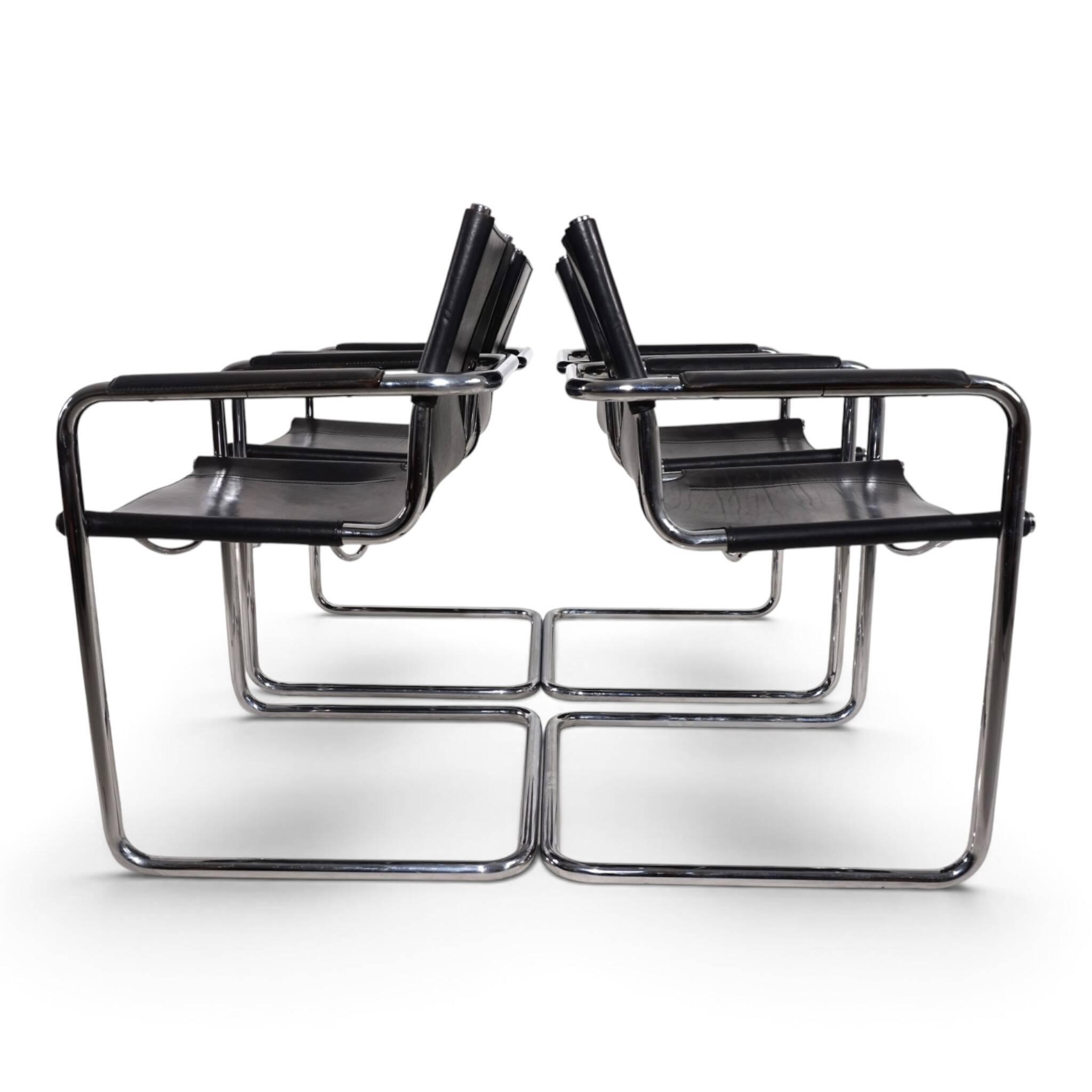 Ensemble de 4 chaises visiteur Matteo Grassi en cuir/chrome, chaises cantilever, 1970.