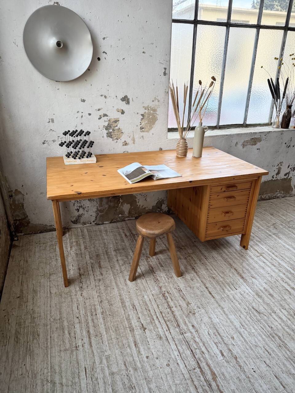 Bureau pin suédois style aperldoon 1970